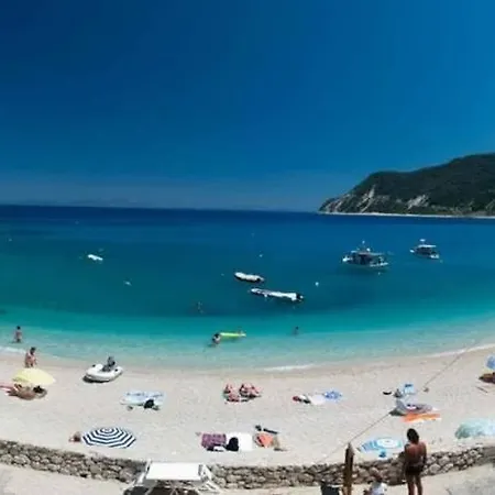 Christianna * Áyios Nikítas