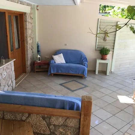 Christianna * Áyios Nikítas