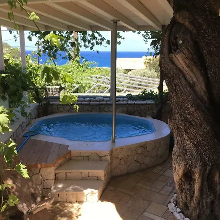 Christianna * Áyios Nikítas